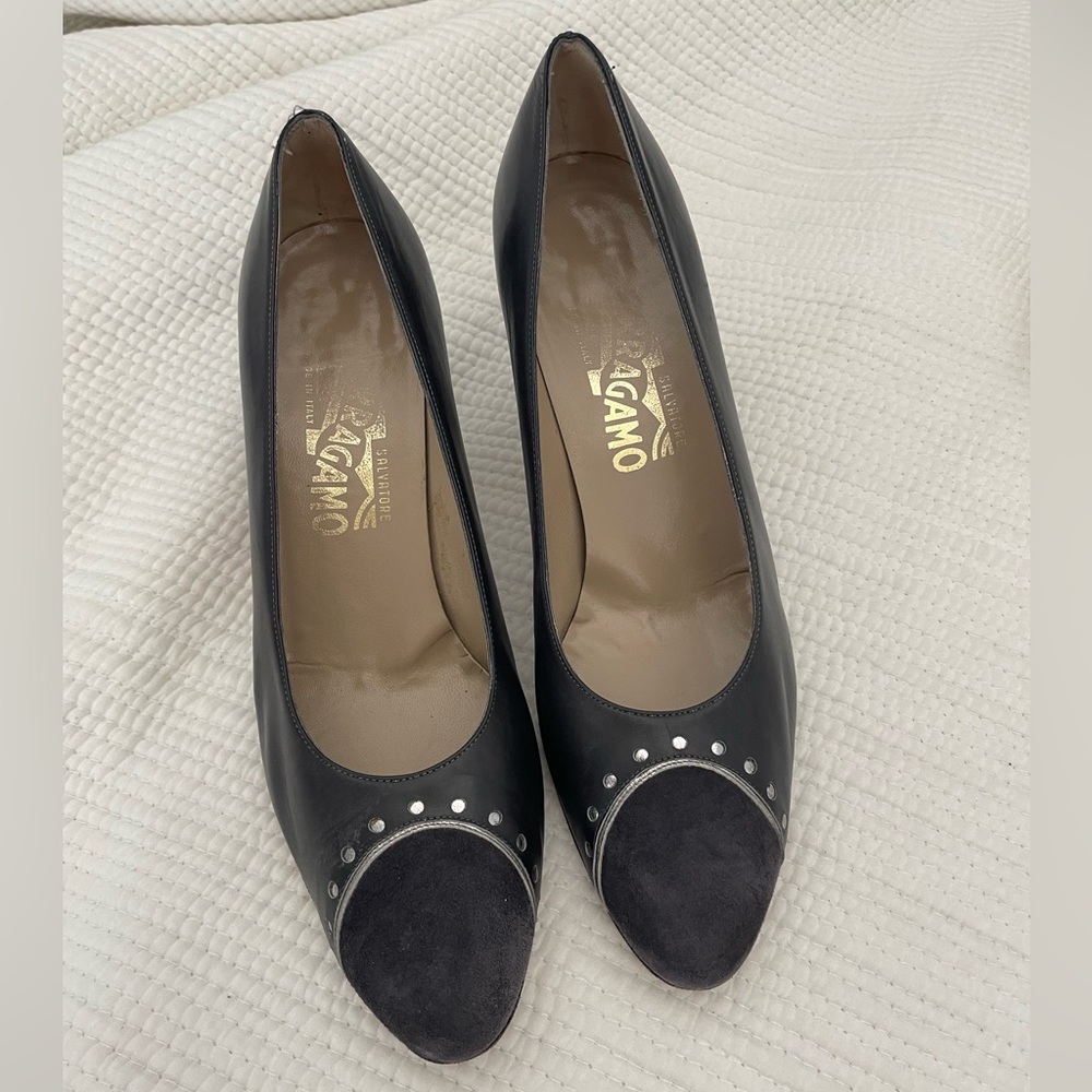 Authentic vintage Ferragamo navy heels